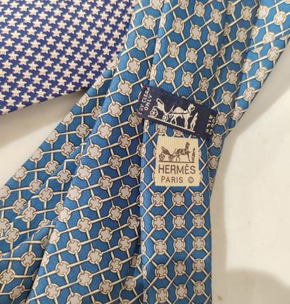 2 cravates: HERMES et FERRAGAMO, dominante...