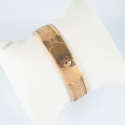 Bracelet rigide ouvrant en or ajouré, acc....