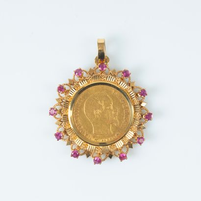 Pendentif en or serti d'une monnaie de 10...