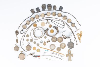 Ensemble de bijoux de fantaisie, certains...