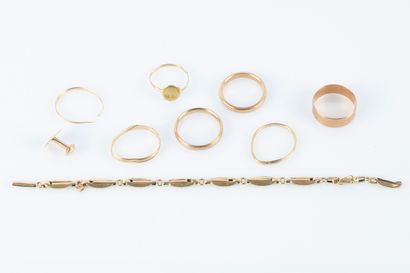 Petit lot de bijoux en or: bracelet, 6 alliances,...