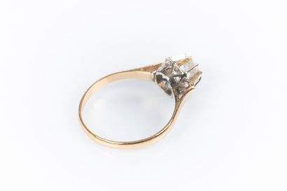 Bague solitaire en or sertie d'un diamant...