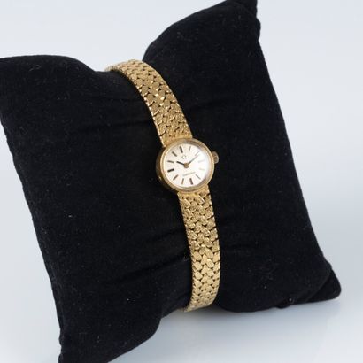 OMEGA. Montre de dame en or, bracelet de...