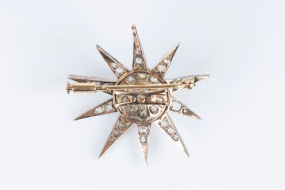 Broche étoile en or et argent entièrement...