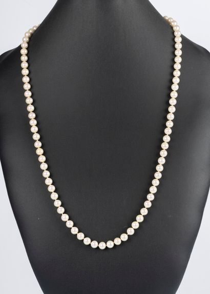 CHRISTIAN DIOR. Sautoir de perles de fantaisie...
