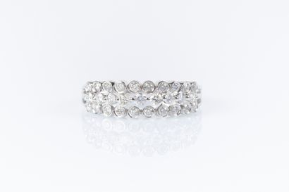 Bague en or gris, triple lignes de diamants...