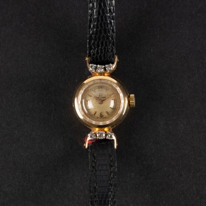 OMEGA. Bracelet-montre de dame en or, le...