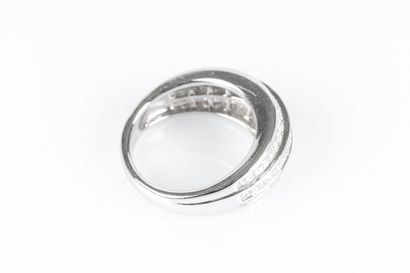 Bague en or blanc 3 rangs serti rail de 60...