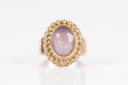 Importante bague en or sertie d'une améthyste...