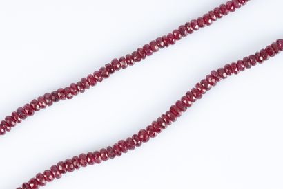Collier en chute de rubis naturels pour env....