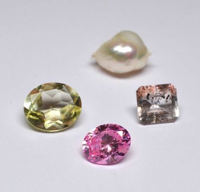 Lot de pierres fines pesant env. 12,30 cts....