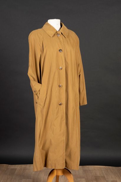 HERMES. Imperméable de dame ocre en microfibre,...