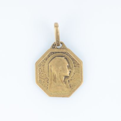 Médaille de la vierge en or. Haut. 1,5 cm...