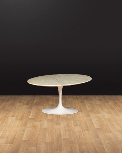 Eero SAARINEN (1910-1961) & KNOLL 
Oval coffee...