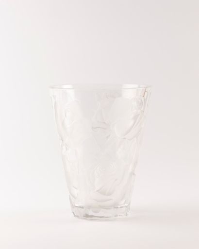LALIQUE France
Crystal vase with frosted...