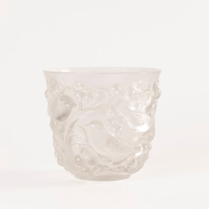 R. LALIQUE
Pressed glass vase, model 