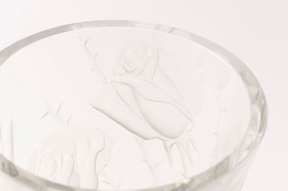 LALIQUE France
Crystal vase with frosted...