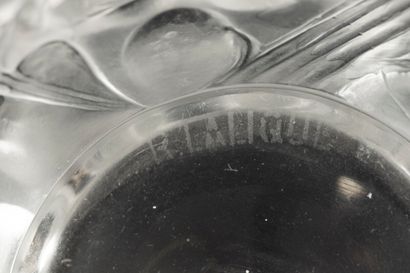 R. LALIQUE
Pressed glass vase, model 