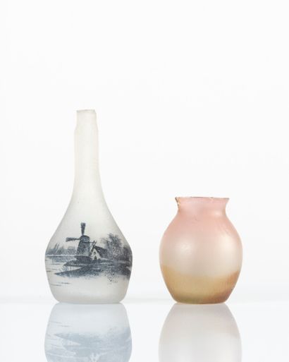 DAUM Nancy
Miniature glass vase with blue...