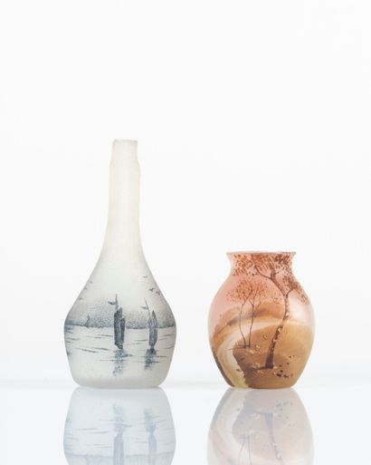 DAUM Nancy
Miniature glass vase with blue...