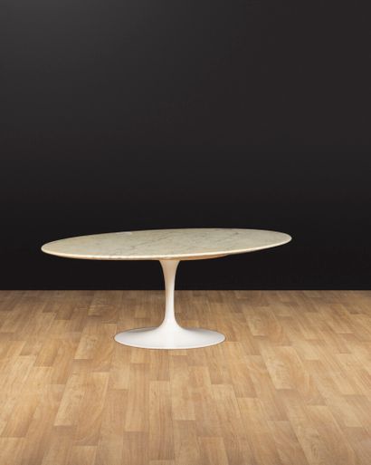 Eero SAARINEN (1910-1961) & KNOLL 
Oval coffee...