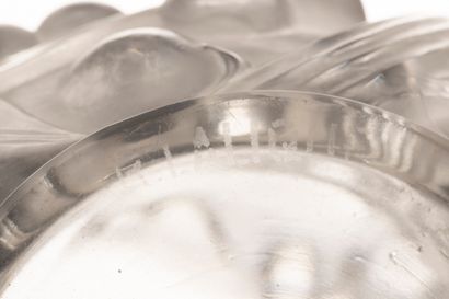 R. LALIQUE
Pressed glass vase, model 