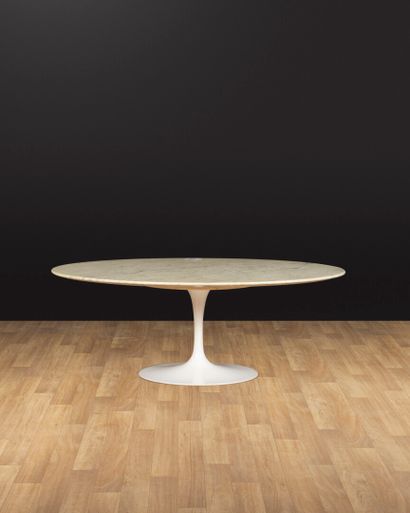 Eero SAARINEN (1910-1961) & KNOLL 
Oval coffee...