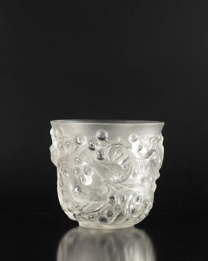R. LALIQUE
Pressed glass vase, model 