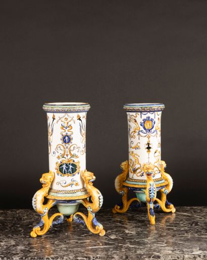 GIEN. Rare paire de vases rouleaux en faïence,...