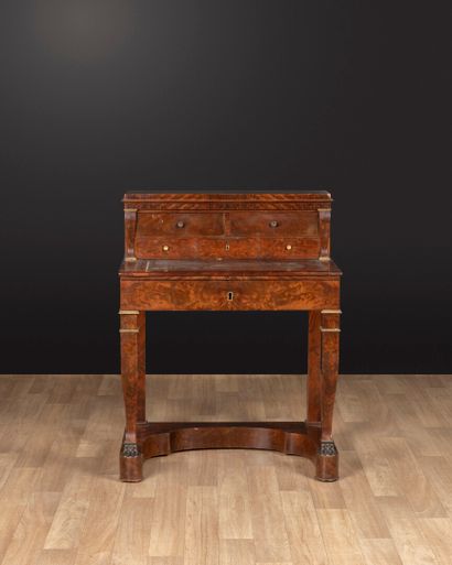 Bureau à gradin en acajou et placage d'acajou,...