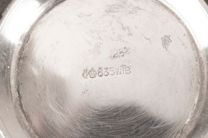 Vase ovoïde en argent uni, le col et le piédouche...
