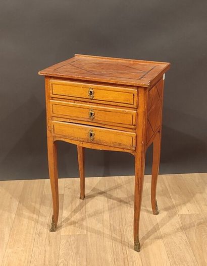Table chiffonnière in veneer and marquetry...