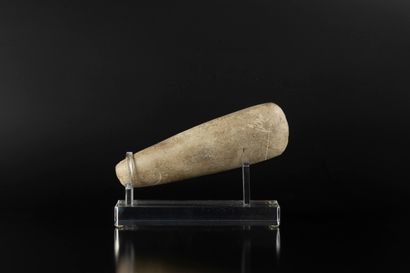 Polished axe with flattened heel
Grey stone....