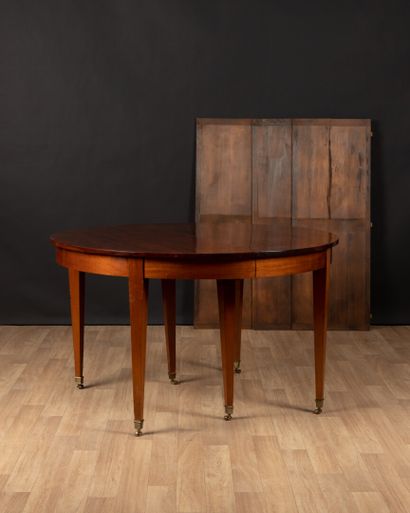 Table ronde en acajou et placage d'acajou,...