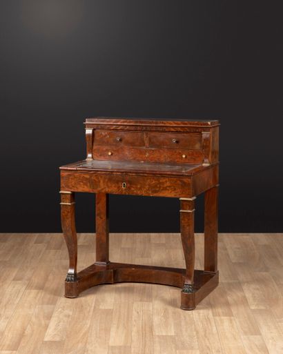 Bureau à gradin en acajou et placage d'acajou,...
