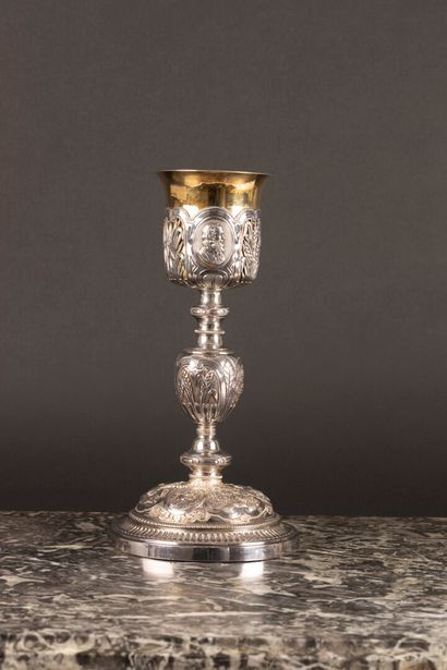 Calice en argent et vermeil, riche décor...