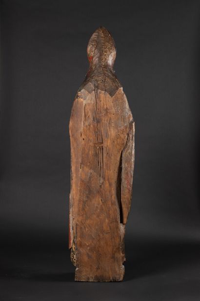 Saint Evêque en châtaignier sculpté et polychromé....