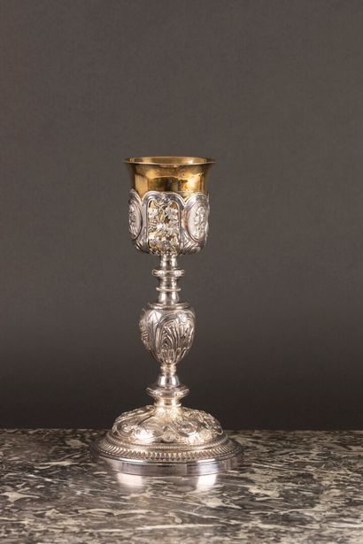 Calice en argent et vermeil, riche décor...