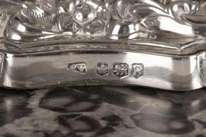 Paire de flambeaux en argent à côtes et décor...