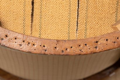 Paire de fauteuils cabriolet en bois naturel...