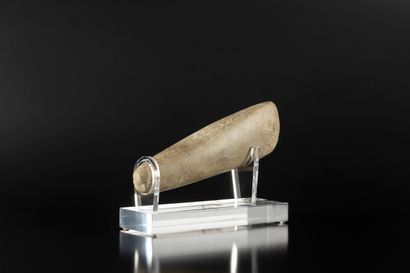 Polished axe with flattened heel
Grey stone....