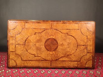 Table bureau en placage en bois indigènes,...