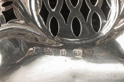 Petite coupe ajourée en argent à décor de...