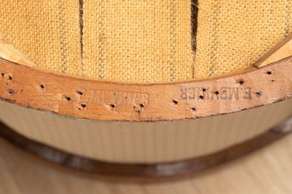 Paire de fauteuils cabriolet en bois naturel...