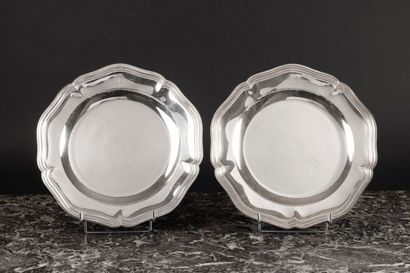 Paire de plats ronds à filets et contours...