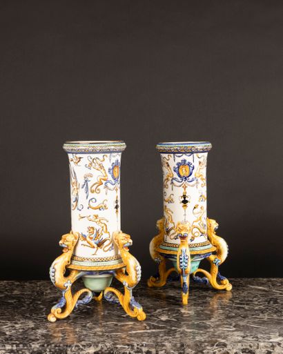 GIEN. Rare paire de vases rouleaux en faïence,...