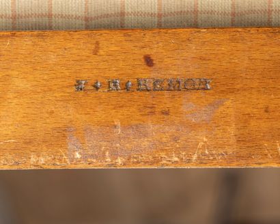 Fauteuil en bois à dossier plat, pieds fuselés...