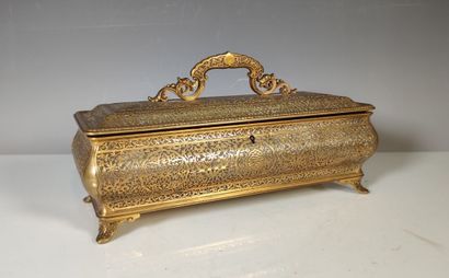 Coffret rectangulaire en bronze doré à décor...