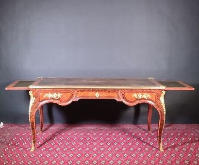 Bureau plat en placage de bois de rose et...