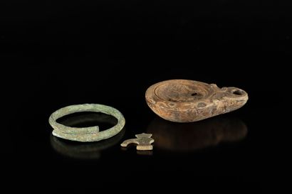 Lot including a bracelet with diamond-shaped...
